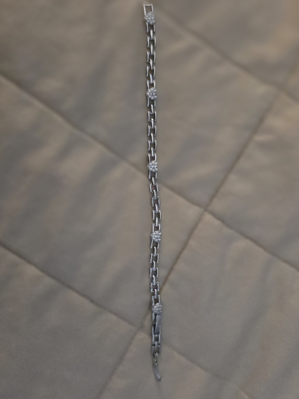 Women's White Gold Heart Plated Link Bracelet with Crystal Accents